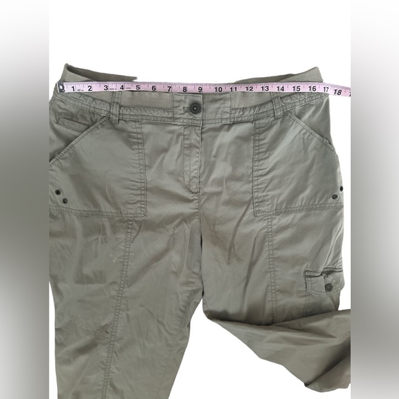 CHICOS CARGO PANTS SZ 2 M 12-14 Beige Tan Khaki Cropped Roll Cuff Button Fly EUC - Picture 6 of 17